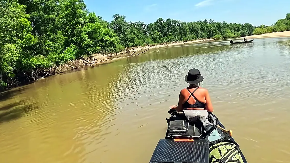 Paddling the wide open water of the Altamaha